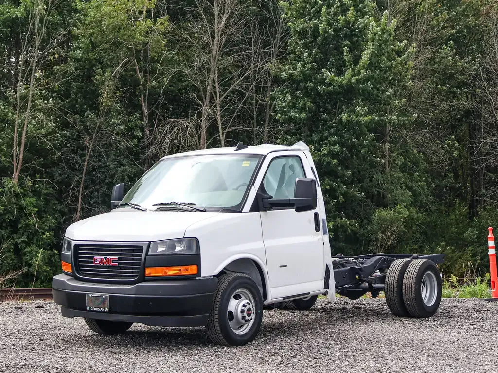 GMC Savana 2024 photo 4