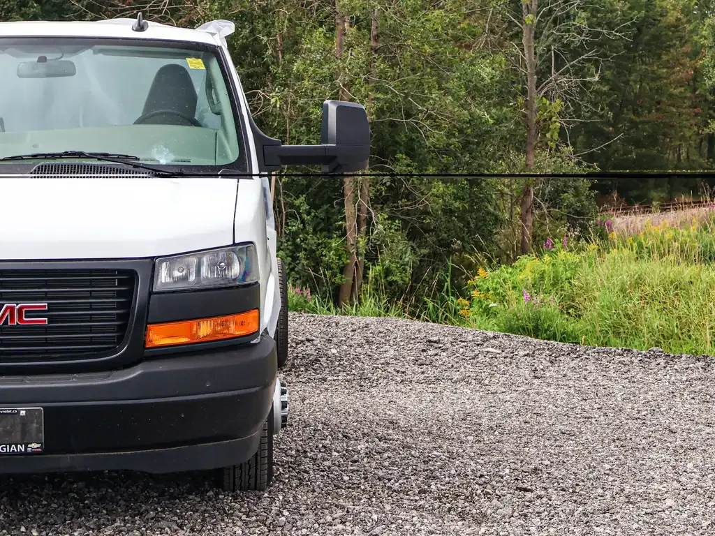 GMC Savana 2024 photo 5