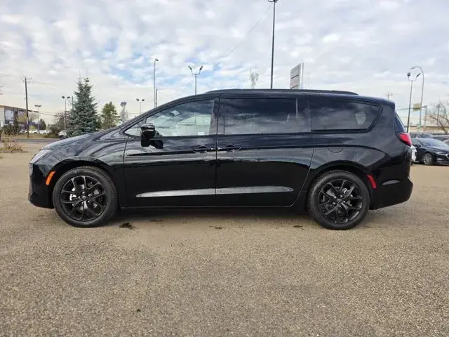 Chrysler Pacifica 2027 photo 3