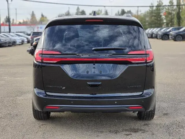 Chrysler Pacifica 2027 photo 5