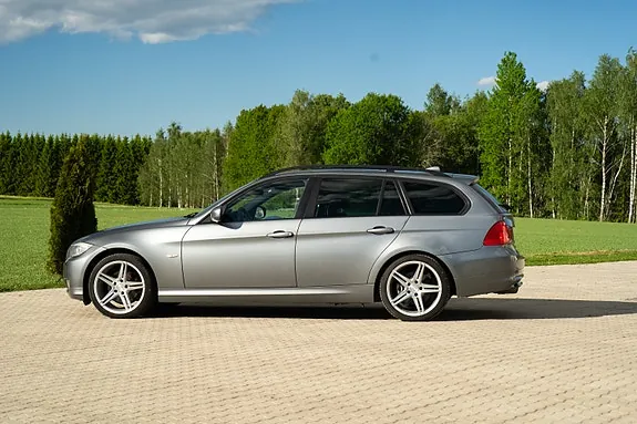 BMW 320D 2009 photo 2