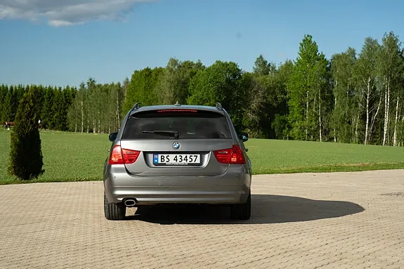 BMW 320D 2009 photo 4