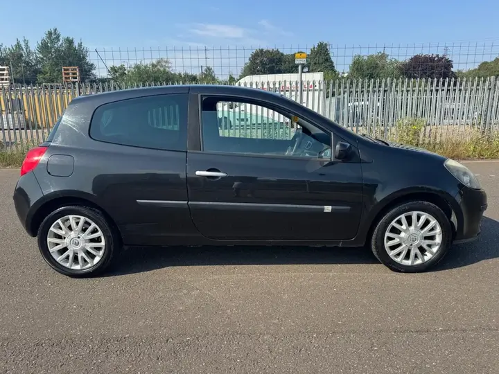 Renault Clio 2006 photo 2