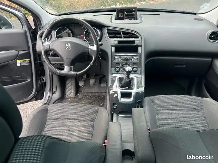Peugeot 5008 2016 photo 4