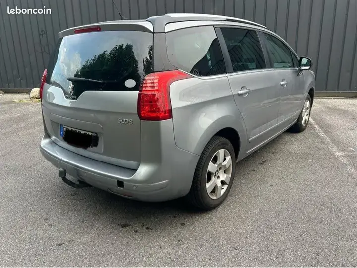Peugeot 5008 2016 photo 3