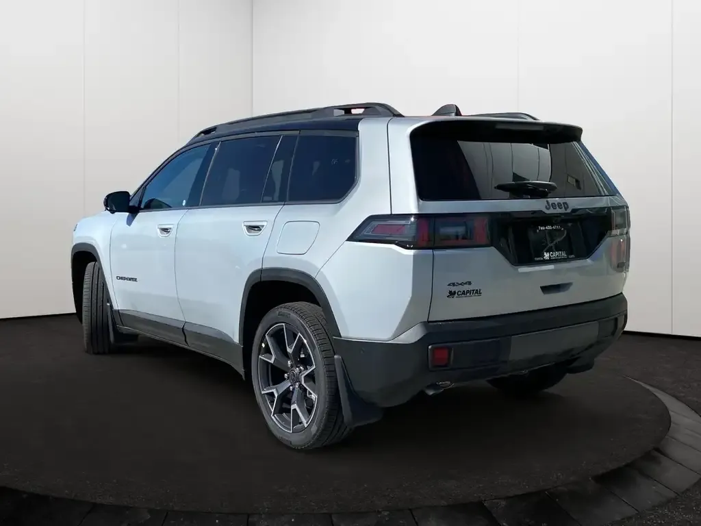 Jeep Cherokee 2026 photo 4