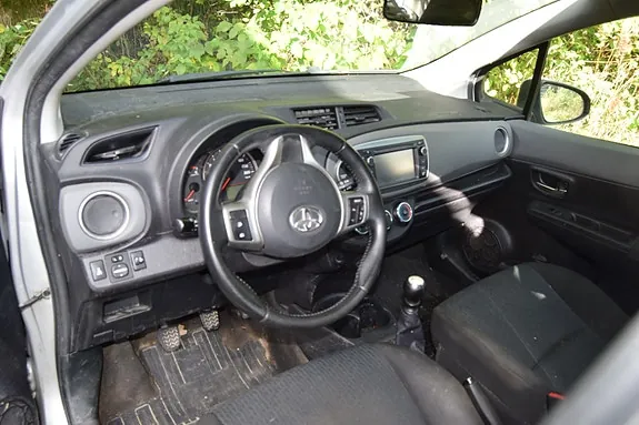 Toyota Yaris 2012 photo 4