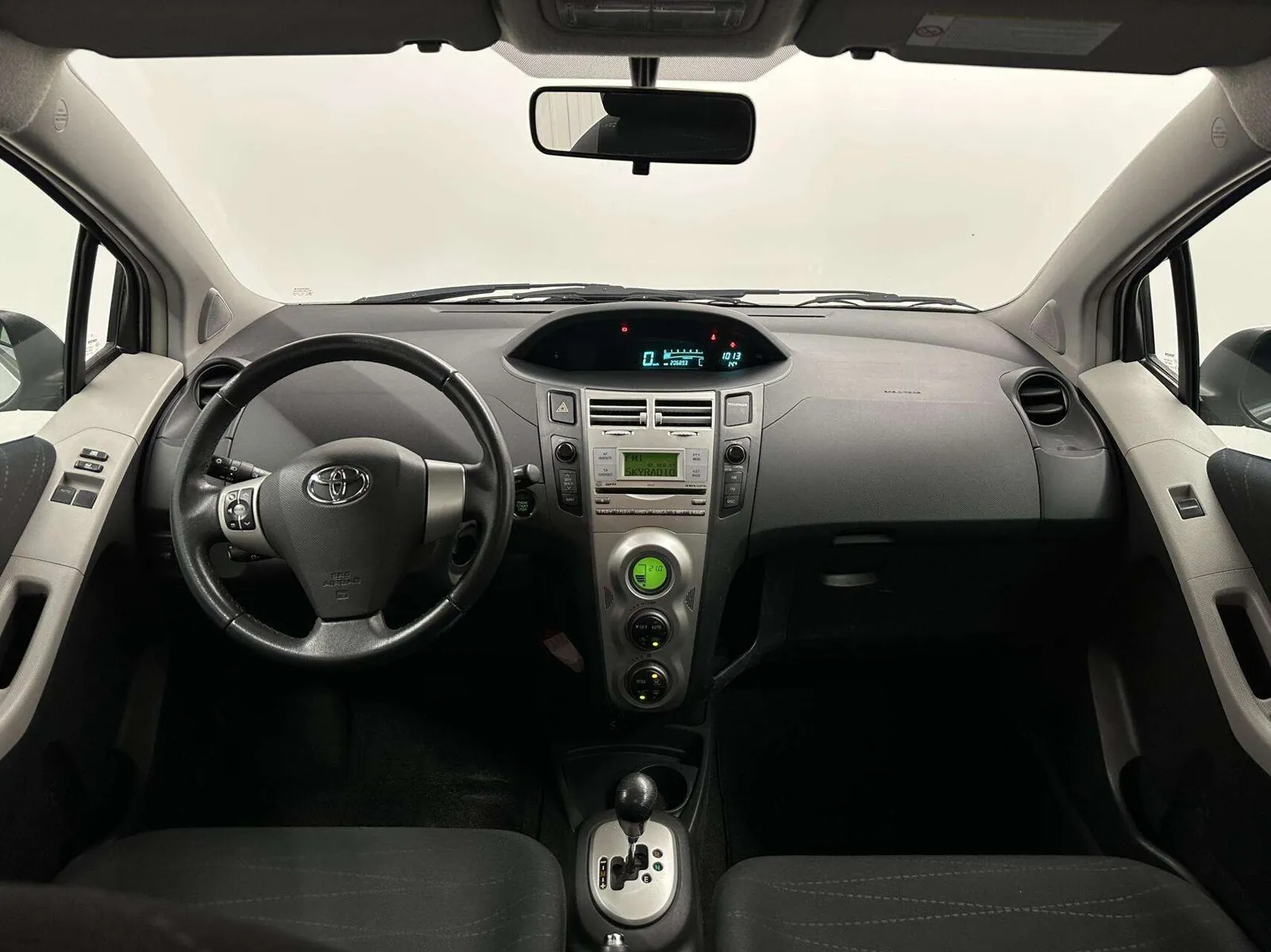 Toyota Yaris 2007 photo 2