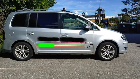 Volkswagen Touran 2010 photo 2