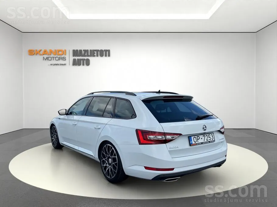 Skoda Superb 2018 photo 4