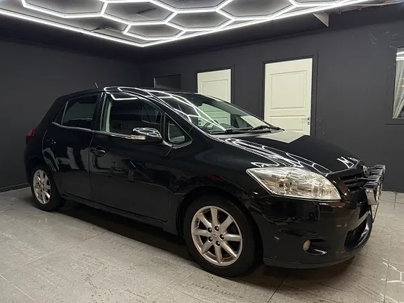 Toyota Auris 2010 photo 2