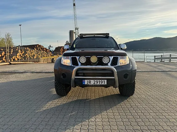 Nissan Navara 2011 photo 4