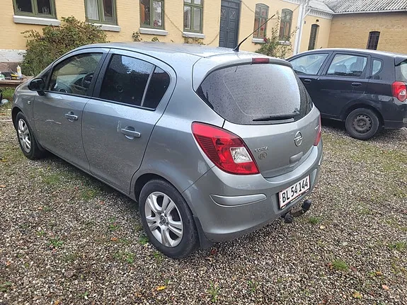 Opel Corsa 2012 photo 4