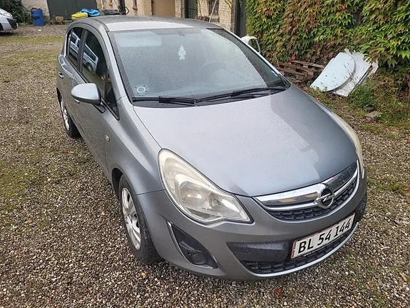Opel Corsa 2012 photo 2