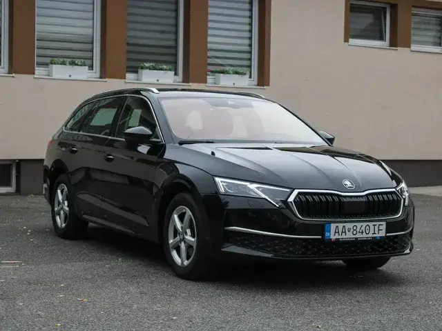 Skoda Octavia Combi 2024 photo 2