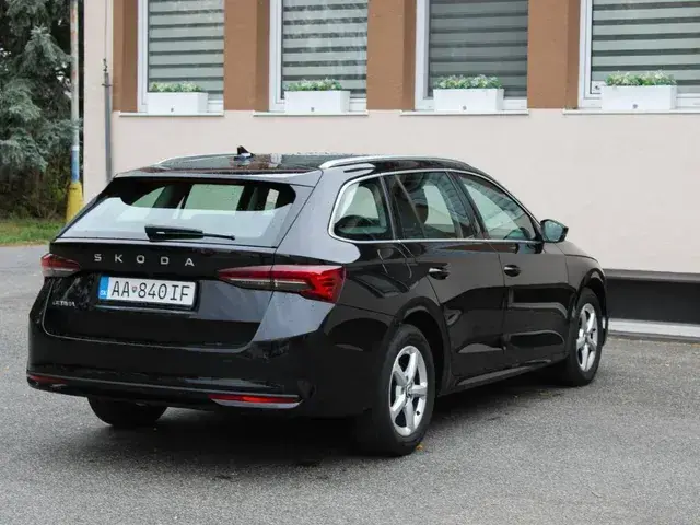 Skoda Octavia Combi 2024 photo 3