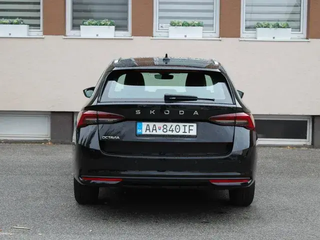 Skoda Octavia Combi 2024 photo 4