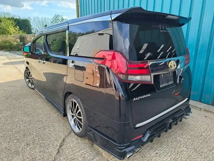 Toyota Alphard 2016 photo 4