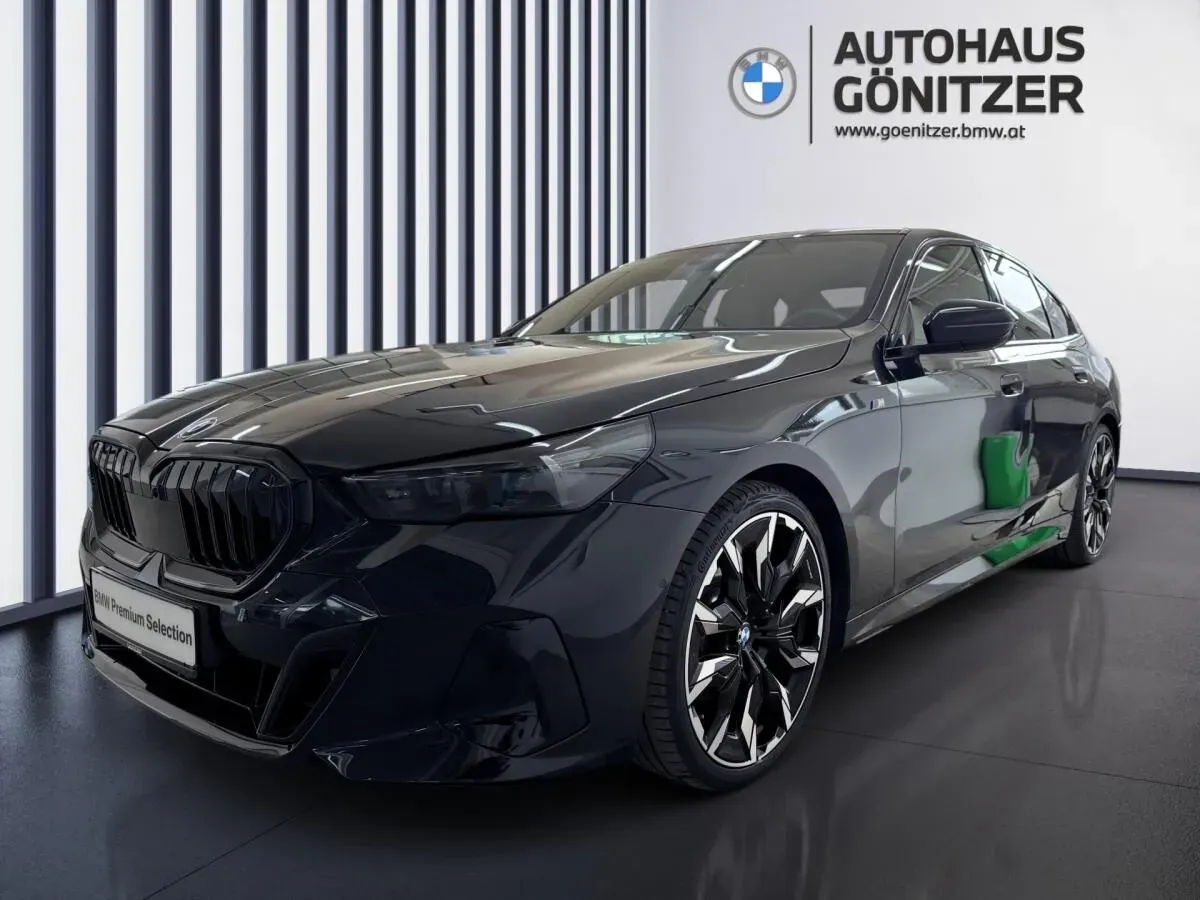 BMW 5 Series 2023 photo 2