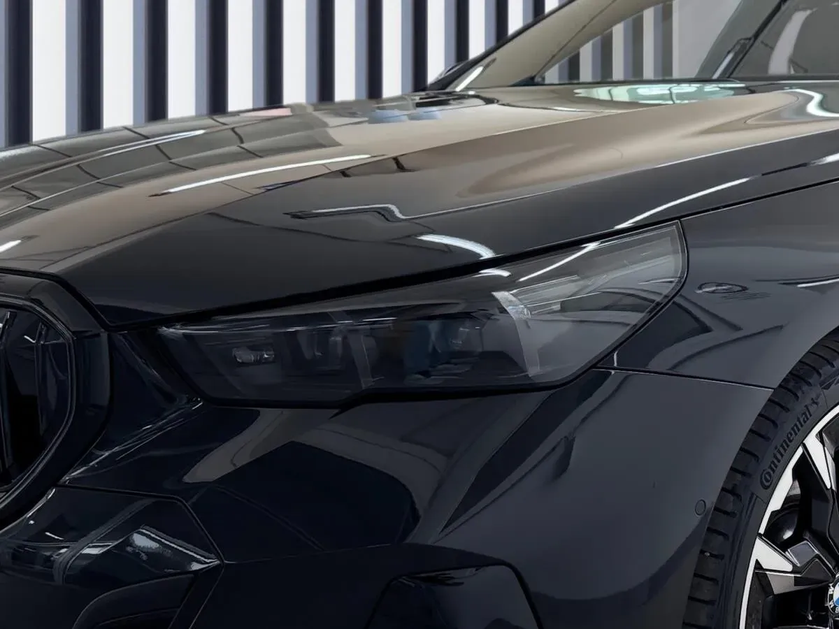 BMW 5 Series 2023 photo 3