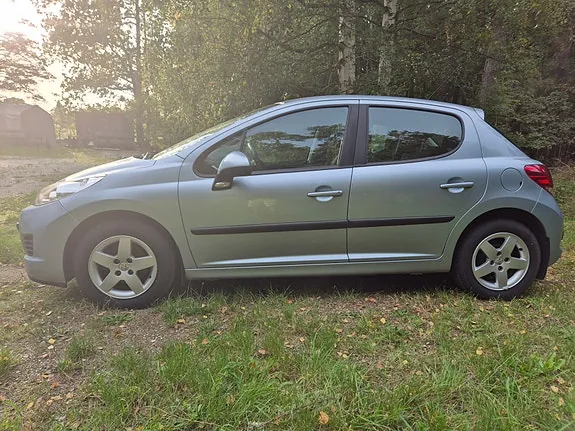 Peugeot 207 2010 photo 5