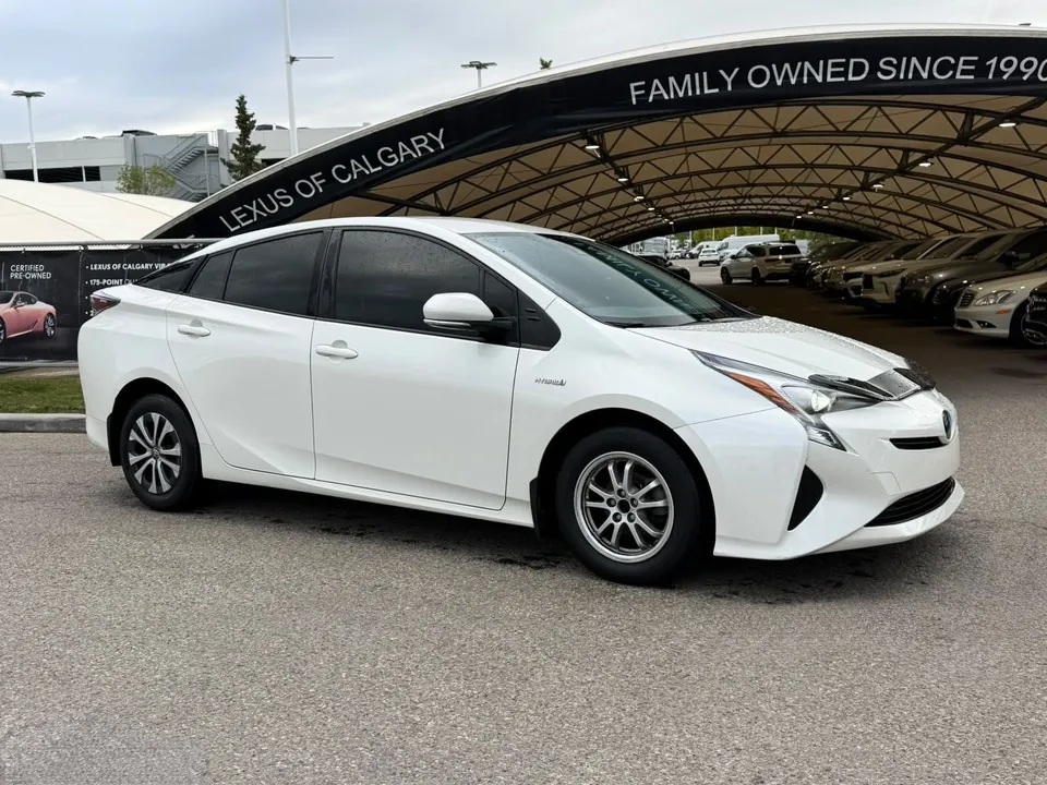 Toyota Prius 2018 photo 2