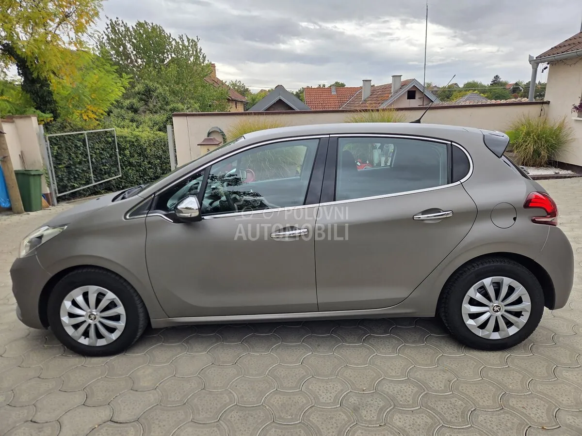 Peugeot 208 2015 photo 4