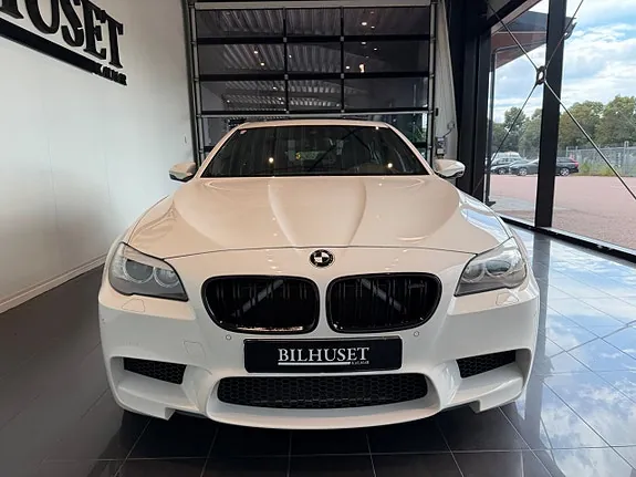 BMW M5 2012 photo 3