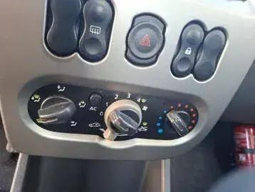 Dacia Sandero 2010 photo 4