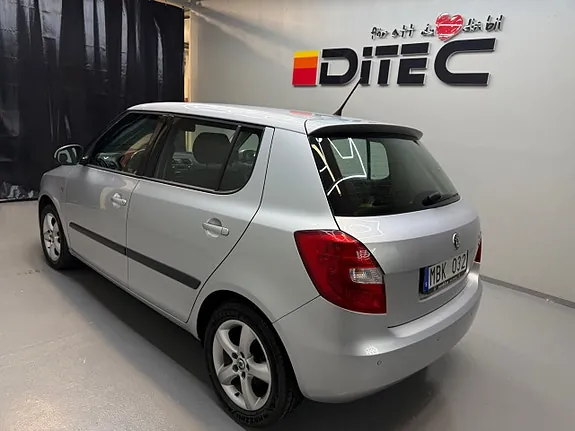 Skoda Fabia 2012 photo 4