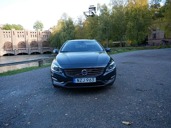 Volvo V60 2014 photo 2