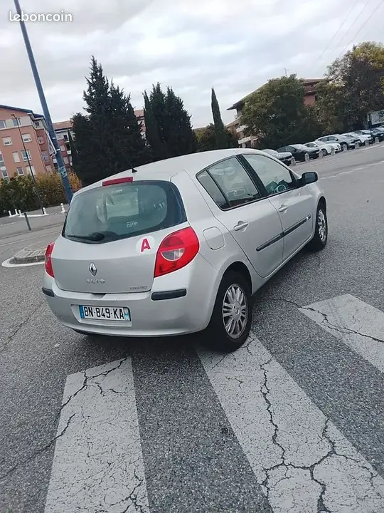 Renault Clio 2007 photo 2