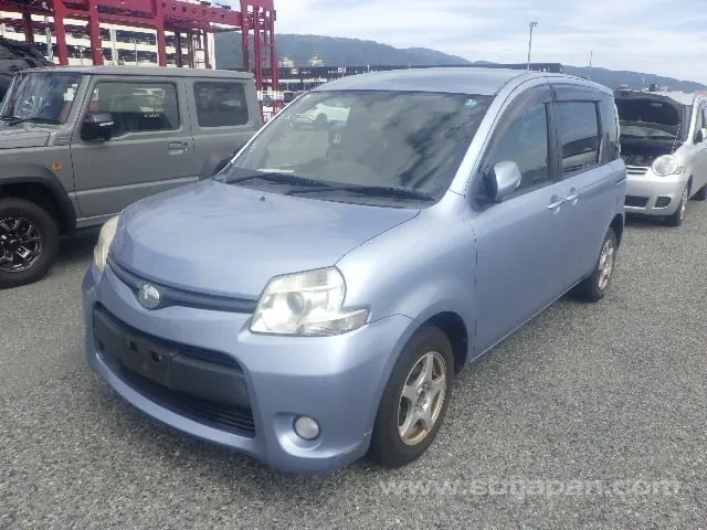 Toyota Sienta 2013 photo 2