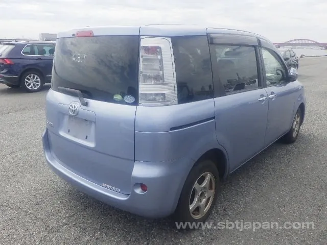 Toyota Sienta 2013 photo 4