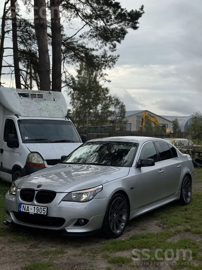 BMW 530D 2004 photo 2