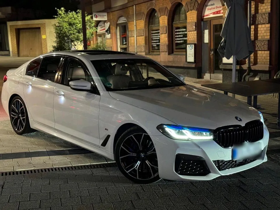 BMW G30