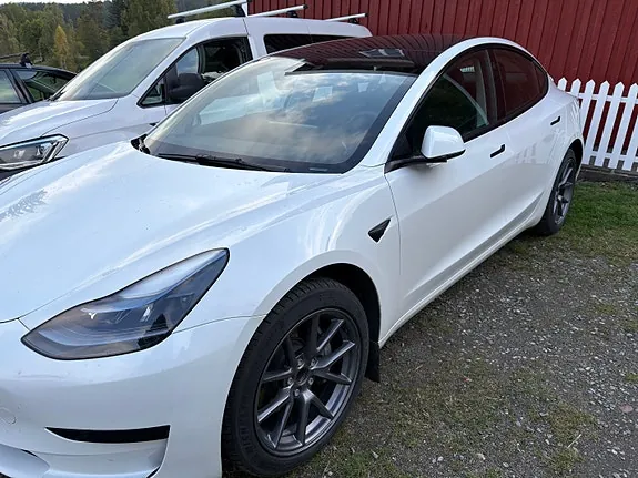 Tesla Model 3 2023 photo 2