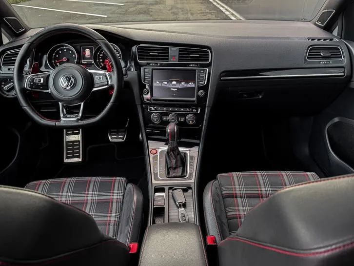 Volkswagen Golf 2014 photo 2