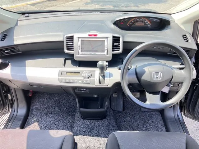 Honda Freed G 2010 photo 2