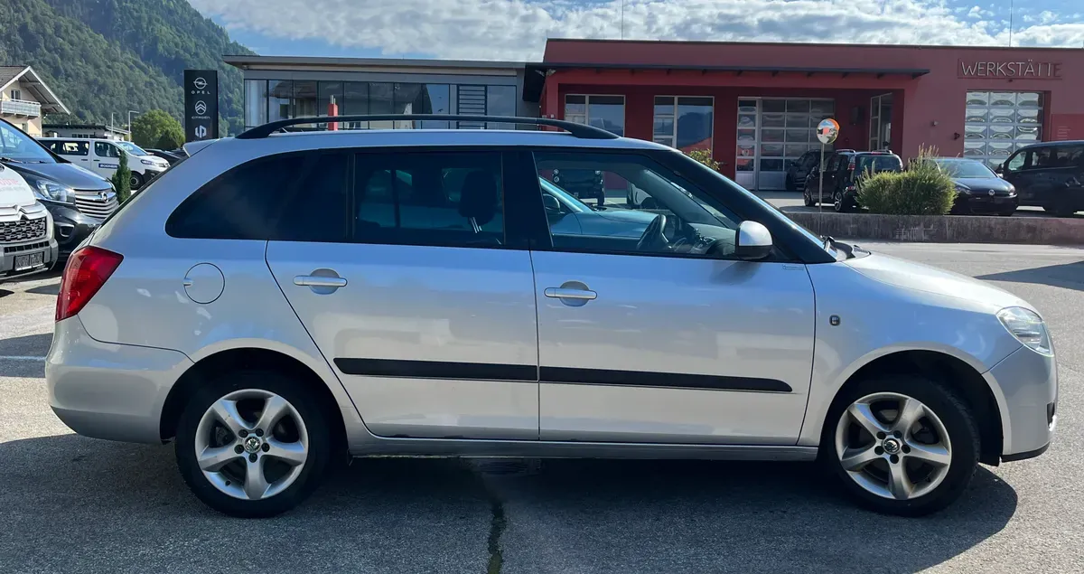 Skoda Fabia 2009 photo 3