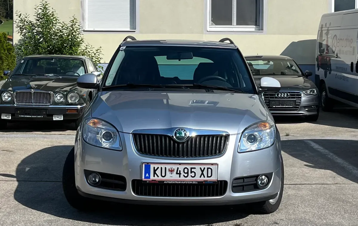 Skoda Fabia 2009 photo 2