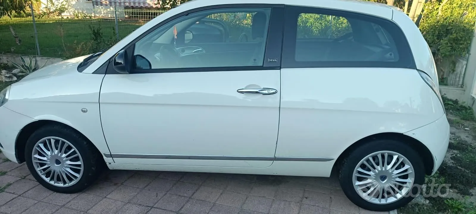 Lancia Ypsilon 2011 photo 2