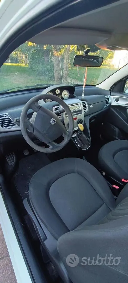 Lancia Ypsilon 2011 photo 4