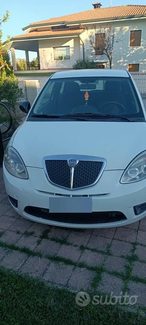 Lancia Ypsilon 2011 photo 3