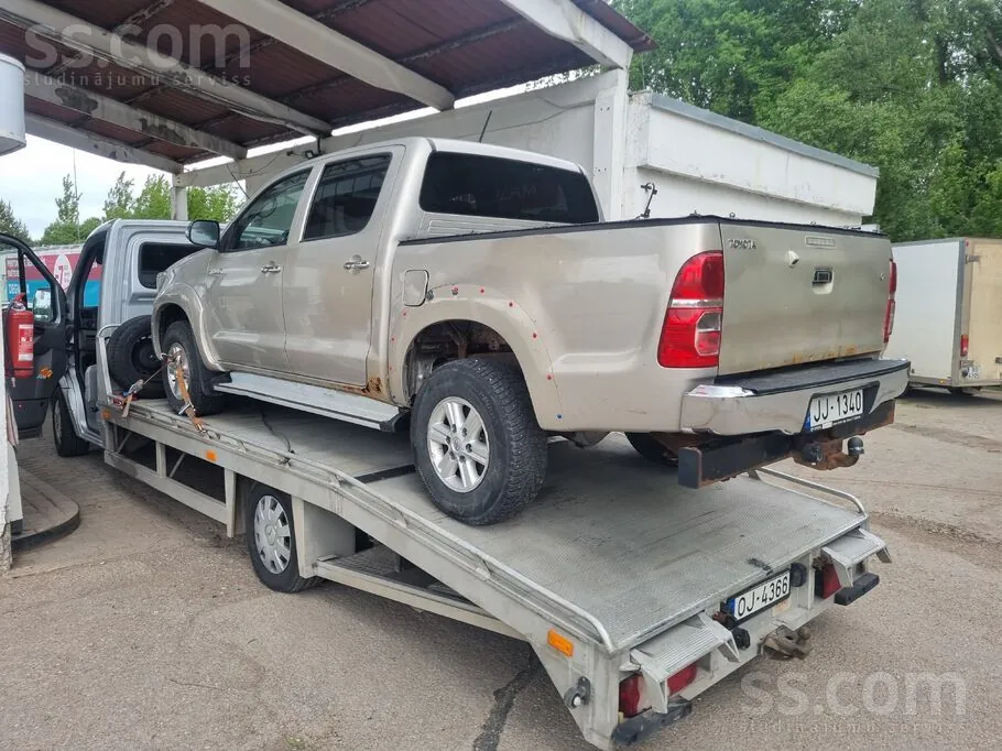 Toyota Land Cruiser 2012 photo 2