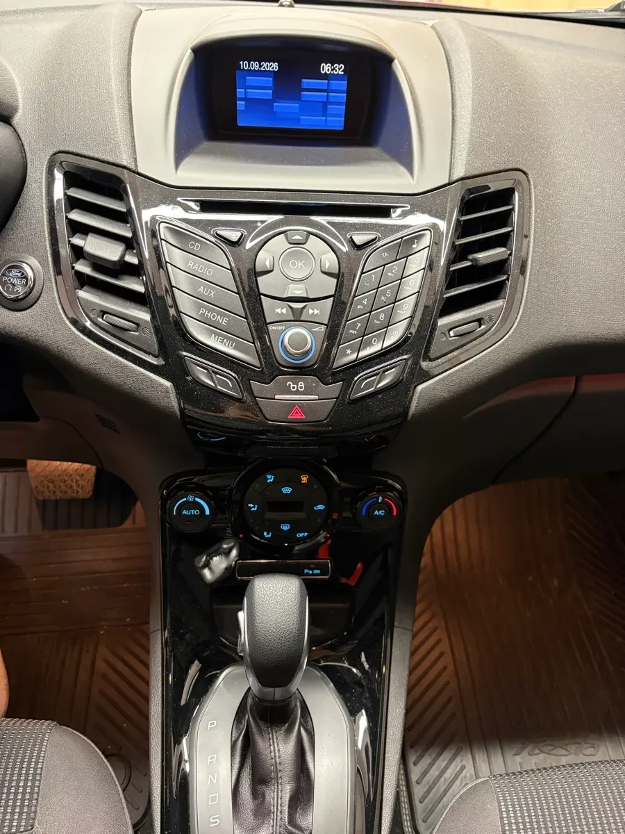 Ford Fiesta 2017 photo 2