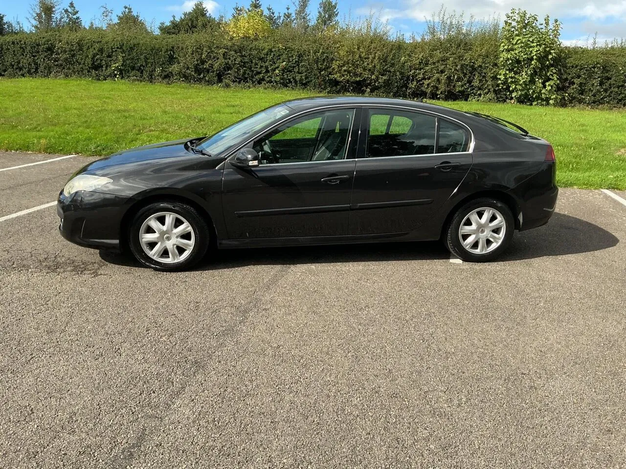 Renault Laguna 2010 photo 2