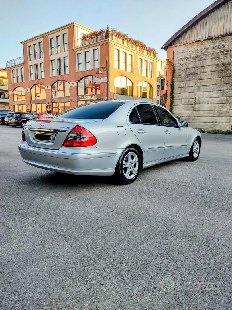 Mercedes-Benz E-Class 2007 photo 4