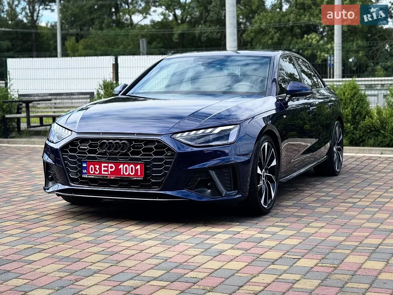 Audi A4 2022 photo 2