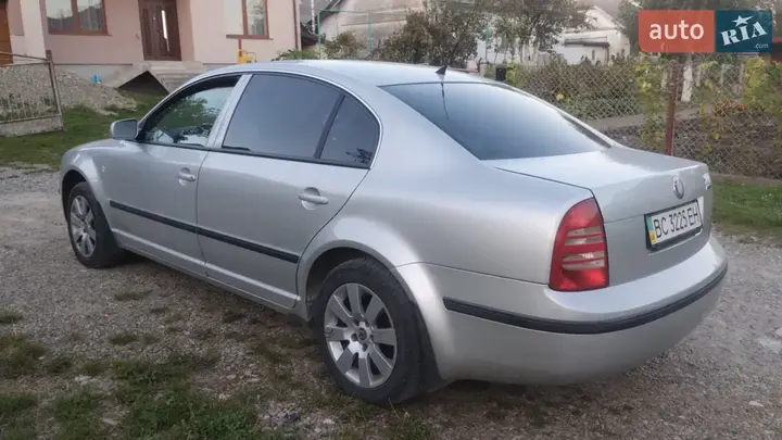 Skoda Superb 2002 photo 5